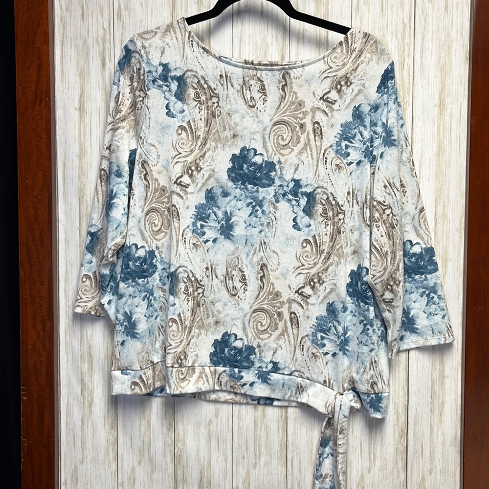 Chico’s Knit Floral Top Tan Cream & Dusty Blue Chico’s Size 3 Size XL/16